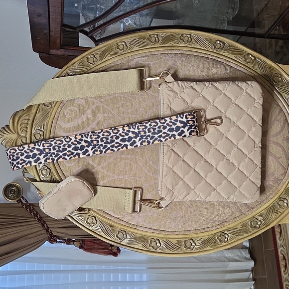 Quilted Nylon Tote with Accessories - Picture 5 of 8